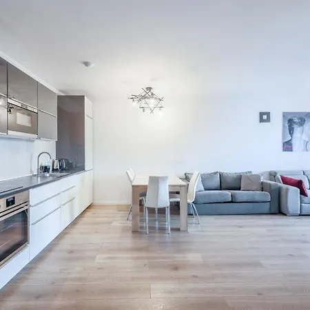 Διαμέρισμα Apartmate Spacious With Balcony Oldtown For 6 People *