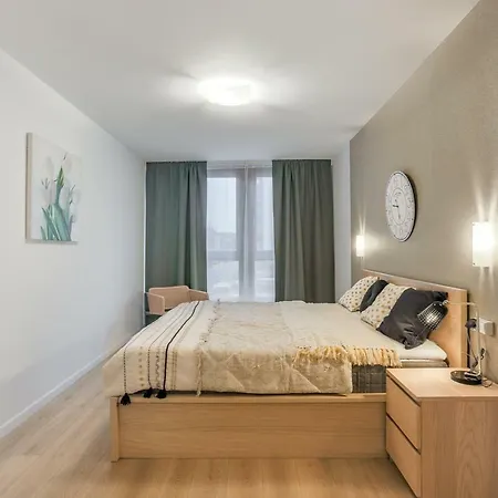 Апартаменты Apartmate Spacious With Balcony Oldtown For 6 People *