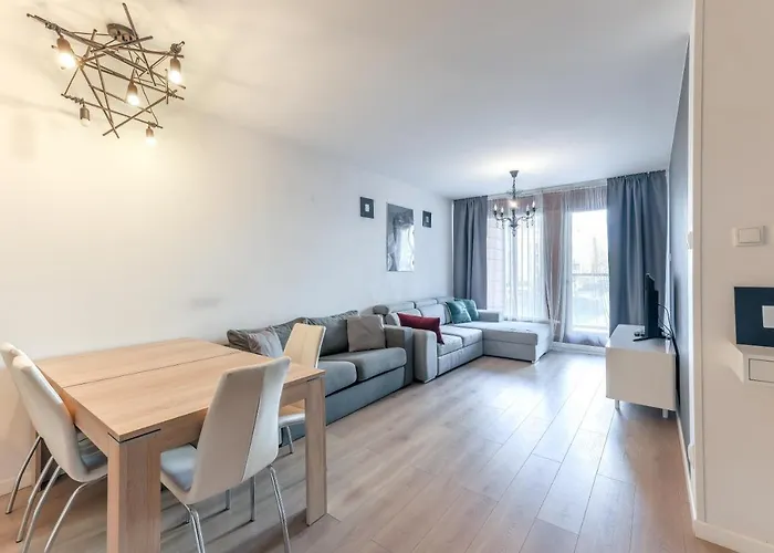 Apartmate Spacious With Balcony Oldtown For 6 People غدانسك